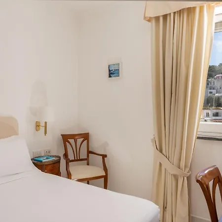Syrene Hotel 4*